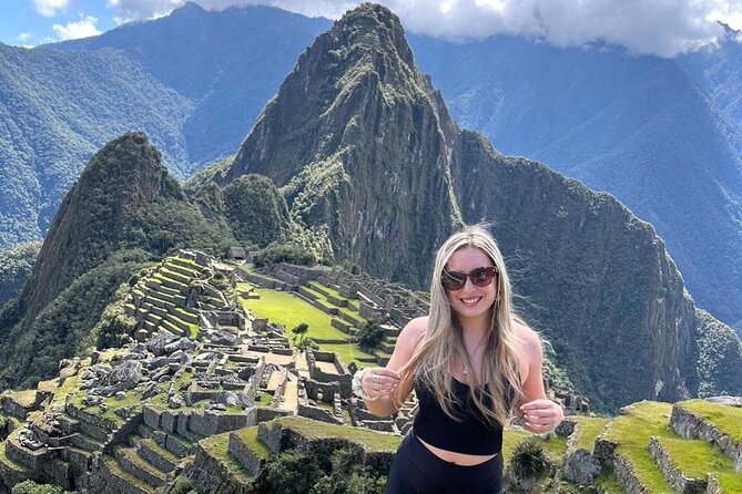 Full Day Private Guided Tour in Machu Picchu - Entering Machu Picchu with a private guide for about two hours