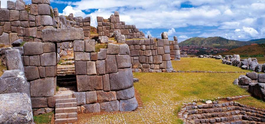 Guided tour of Cusco and its 4 ruins - Entering Qoricancha: The Temple of the Sun and the Inca-Spanish Blend