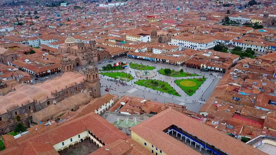 Guided tour of Cusco and its 4 ruins - Plaza de Armas and the Cusco Cathedral: Inca Gold Meet Spanish Stone