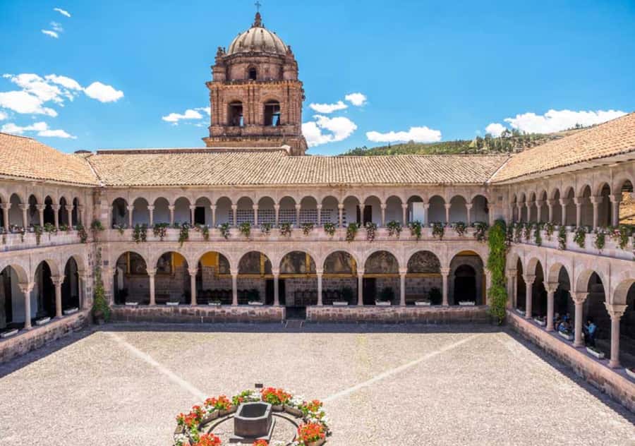 In Cusco: Saqsaywaman, Qenqo, Pukapukara, Tambomachay. - Qenqo: A Short Walk Through Ritual Space