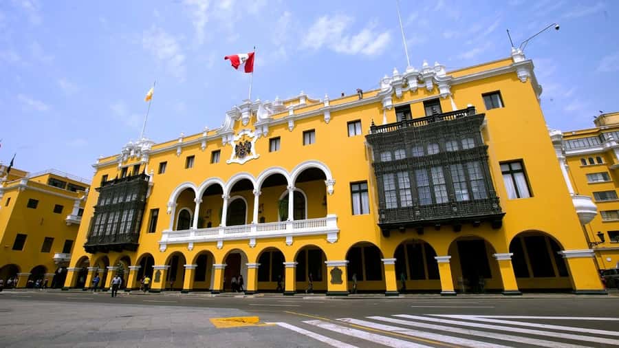 Lima: 7-Day Inca Tour with Flights and Machu Picchu - Lima’s historic center, plus Huaca Pucllana