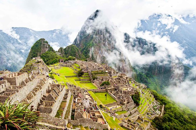 Machu Picchu 2-Day Adventure by Train with Overnight Stay - Cusco to Aguas Calientes by train: the slow start that pays off