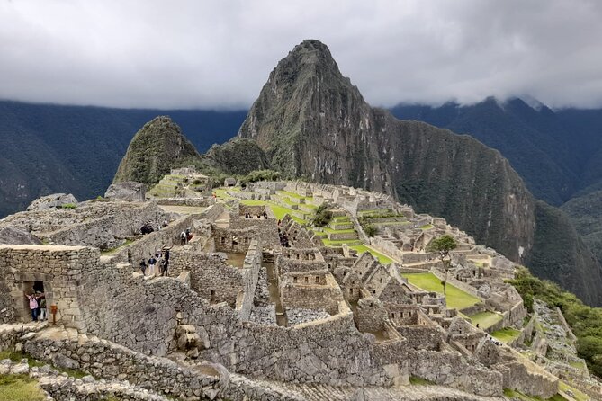Machu Picchu Private Archaeological and Historical Guided Tour - Huayna Picchu observation: seeing the big mountain without the full hike