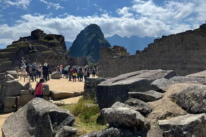 Machu Picchu Small Group Day Tour from Cusco - Aguas Calientes bus up: when the day turns from travel to ruins