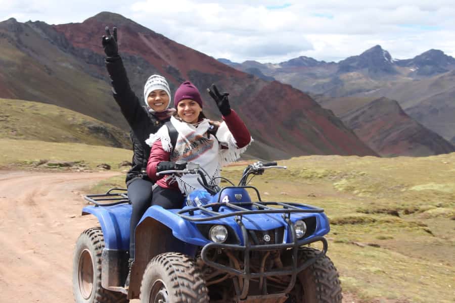Montaña de Colores: tour en cuatrimotos día completo - Dawn starts in Cusco, then the highway does the heavy lifting