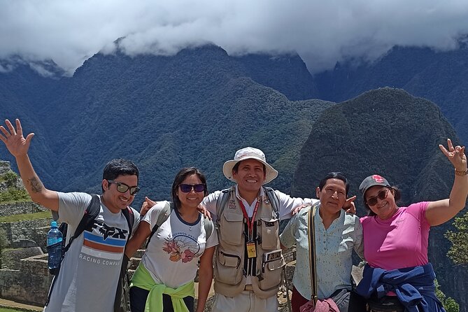 Private Tour Guide in Machupicchu from Aguas Calientes. - WhatsApp support: helpful before you go and while you’re there