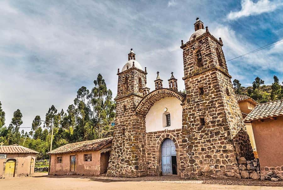 Puno: Route Of The Sun to Cusco with Lunch and Ticket Option - La Raya Pass: A High-Altitude Photo Break