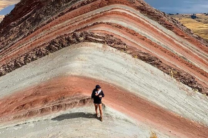 Rainbow Mountain Tour - Vinicunca summit: the photos, the snow peaks, and the waiting game
