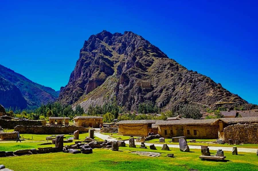 Sacred Valley: Chinchero, Moray, Ollantaytambo & Pisac+Lunch - Chinchero textiles and a fast look at Inca culture at 3,762m