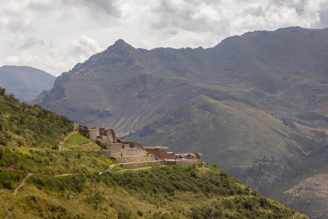 Sacred Valley - Pisac and Ollantaytambo day tour - What small-group guiding feels like: English-speaking guide and max-15 group size