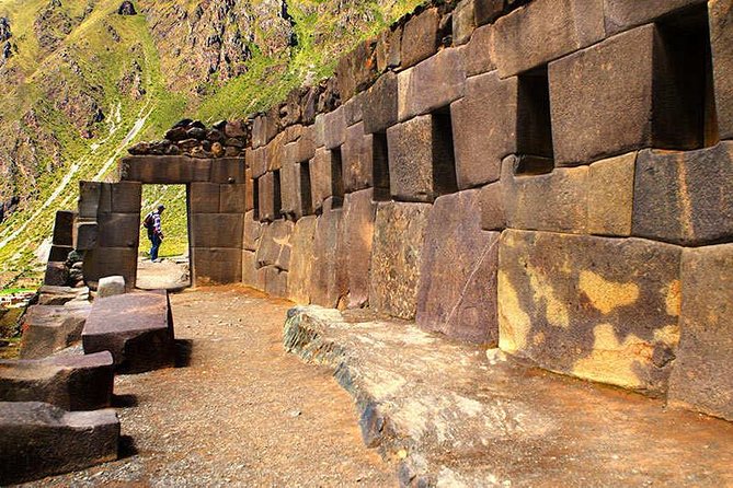 Sacred Valley Private Tour: Chinchero, Ollantaytambo and Pisaq - Pisac Ruins, Inca Ingenuity, and the Market for Alpaca Wool