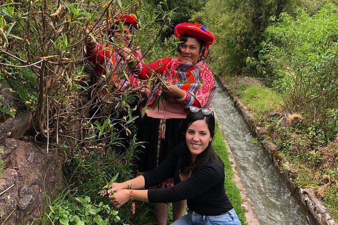 Sacred Valley Textile Workshop – Dyeing & Weaving in Cusco - Why the foraging walk matters more than it sounds