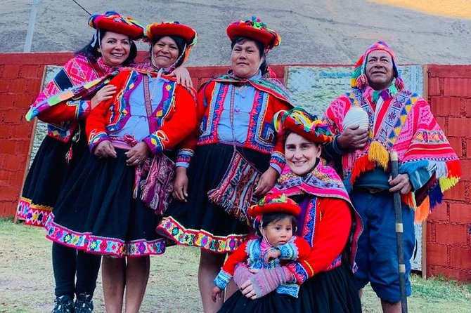 Sacred Valley Textile Workshop – Dyeing & Weaving in Cusco - Translators and the human touch (Nayda and others)