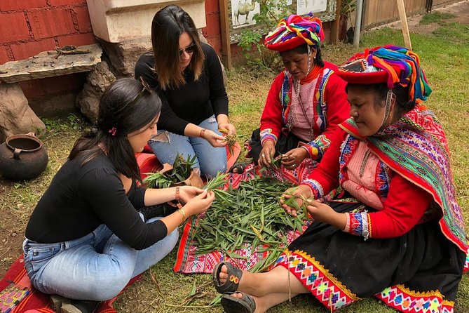 Sacred Valley Textile Workshop – Dyeing & Weaving in Cusco - The day’s flow: from yarn prep to your loom work