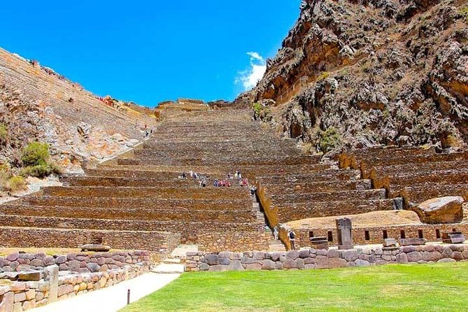 Sacred Valley VIP Tour with Maras and Moray from Cusco - Urubamba Lunch: Buffet Food Plus a Sacred Valley Break