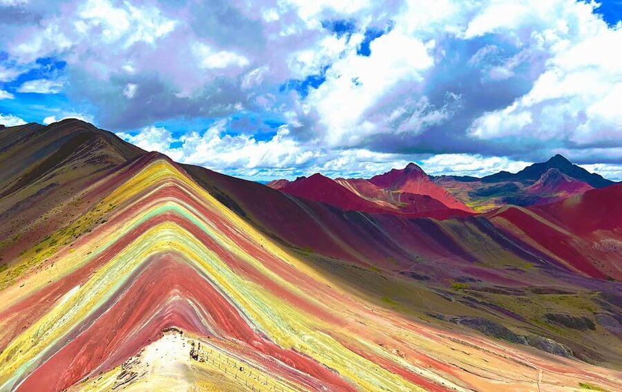 Tour de un día a la Montaña del Arco Iris y el Valle Rojo - Red Valley Descent: Why the Downhill Is a Different Kind of Beautiful