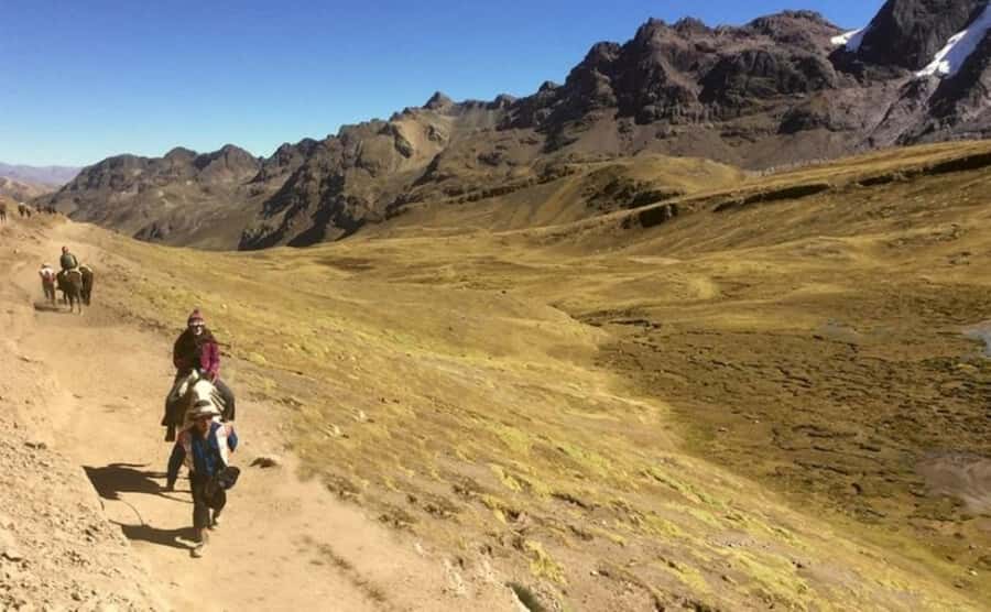 Tour Rainbow Mountain - The hike: about 2 hours up to the 7 Colours Mountain