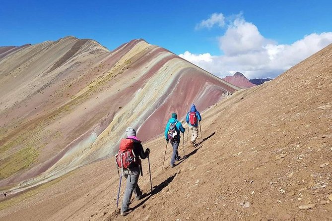Vinicunca Rainbow Mountain in one day, private with Peru Vip - Trekking poles, oxygen balloon, and other small safety wins